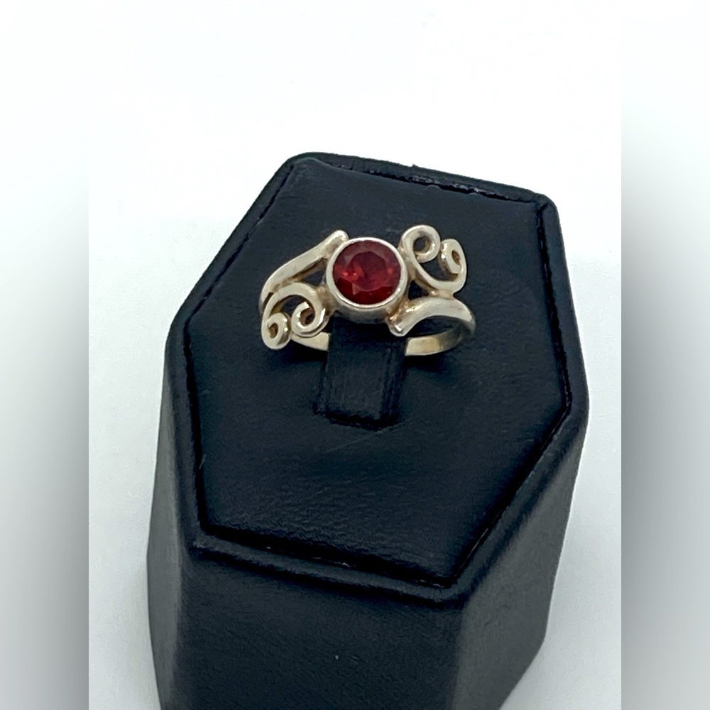 Vtg Sterling Silver 925 Dark Red Glass Stone Scroll Design Ring | Sz 6.25